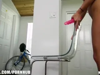 Charming Hussy Kylie Kane Makes Cocks Disappear